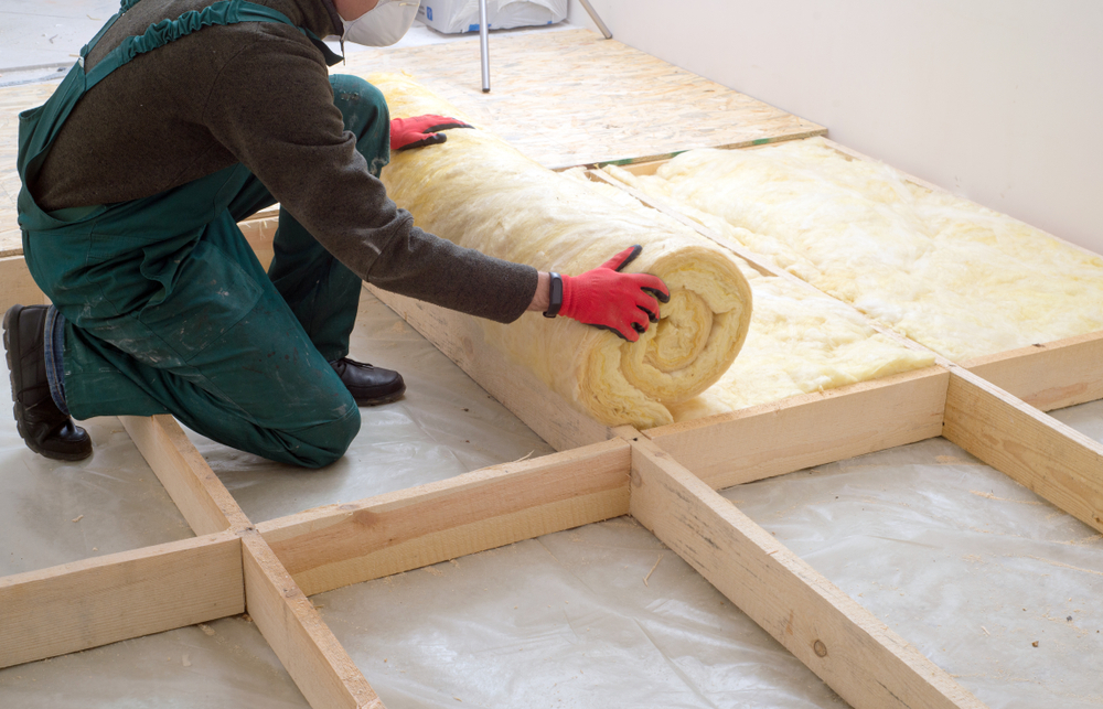 Pros and cons of blown and rolled insulation
